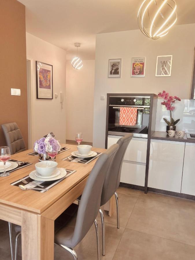 Downtownapartments Andy Air-Conditioned, Underground Parking Available Rzeszow Exterior photo